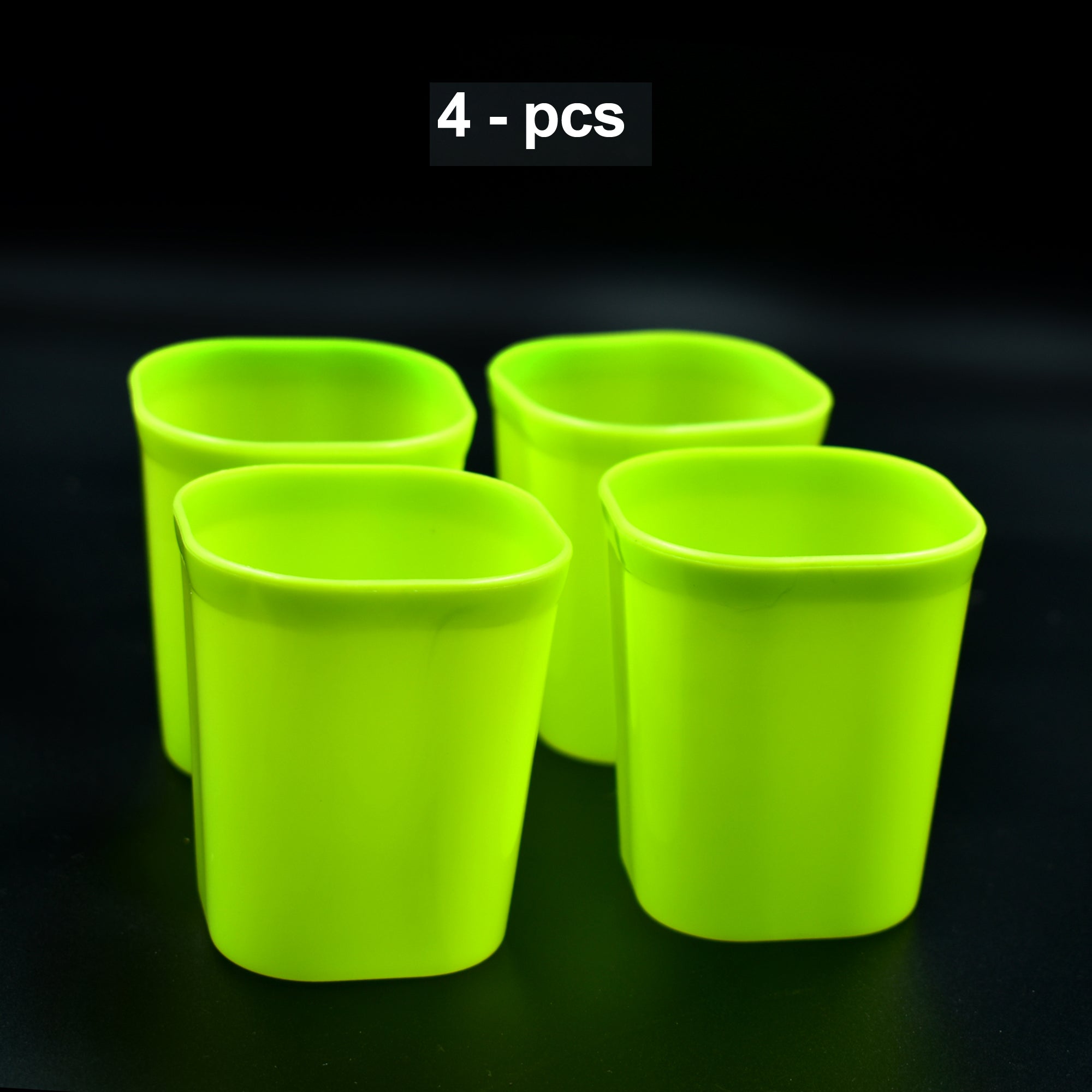 Durable plastic glasses, perfect for drinking water or juice. Durable plastic glasses, perfect for drinking water or juice.